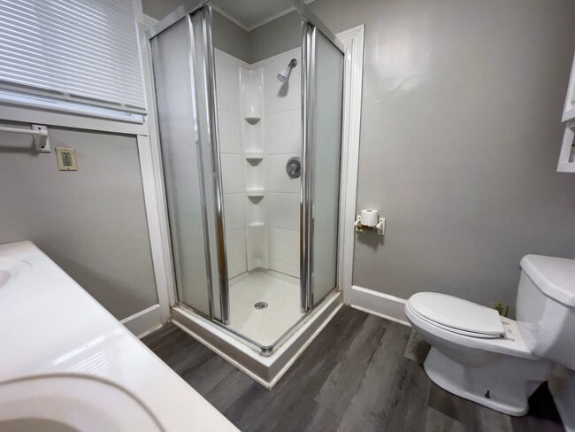 Building Photo - PRELEASING for AUGUST! Close to Campus