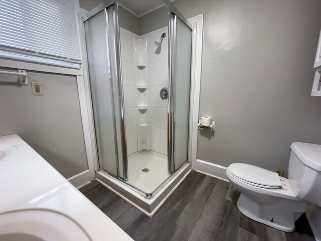 Building Photo - PRELEASING for AUGUST! Convenient Campus Living | 4BR with Fenced Yard & Covered Parking