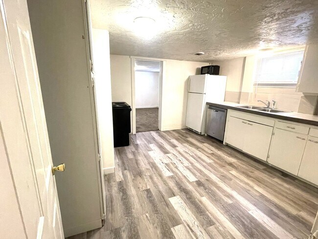 Interior Photo - (2001 9th Ave)
