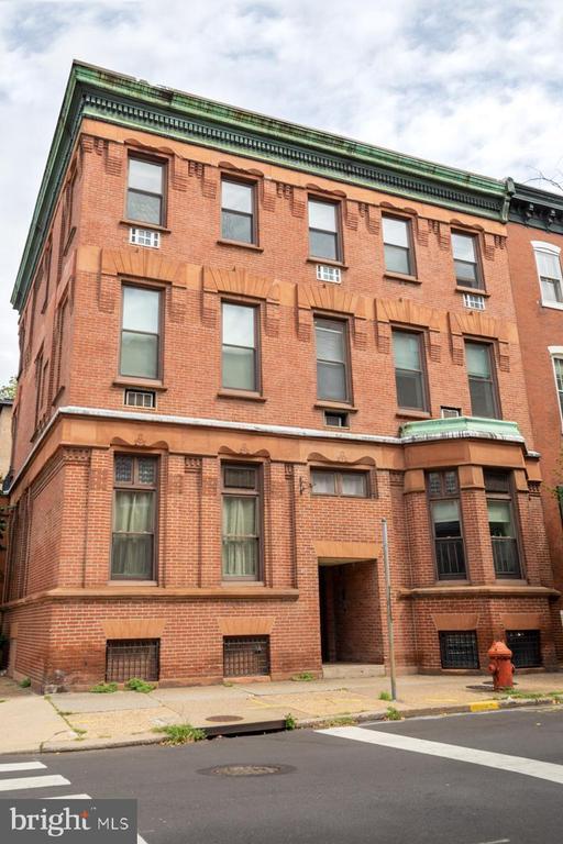 Building Photo - 2137 Spruce St