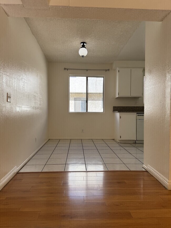 Building Photo - 209 N. Nicholson-D