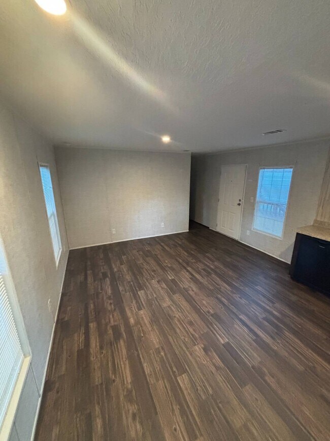 Building Photo - 3150 Plateau Dr