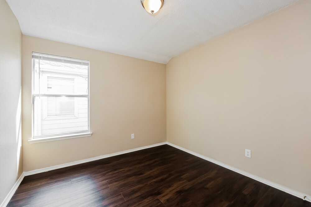Building Photo - 2021 Wildwood Dr
