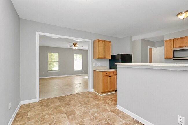Building Photo - 5750 Laborde Ave