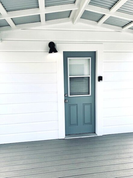 Studio/2nd BR Entry - 871 A Dowdell Ln