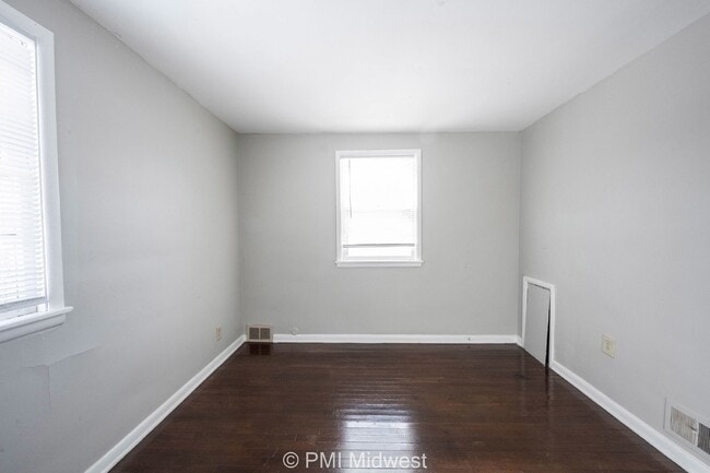 Building Photo - 2 bedroom 1 bath