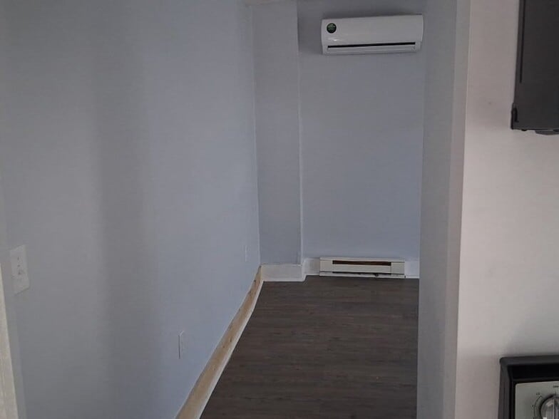 Building Photo - 33-35 Essex Ct