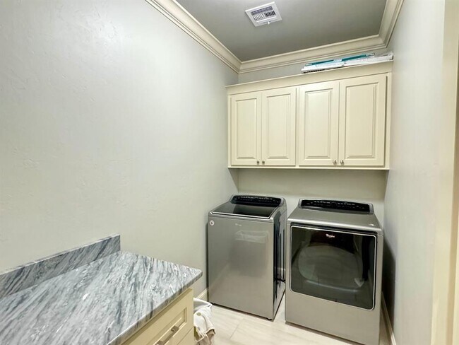 Building Photo - 1317 Chelham Ln