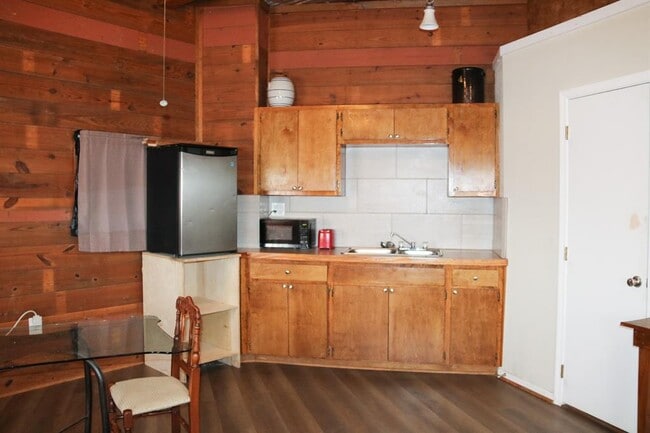 Building Photo - 6759 TX-105