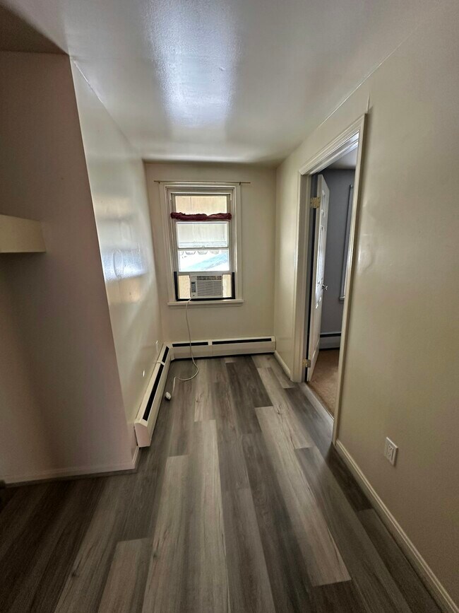 Building Photo - 2 W Big Spring Ave