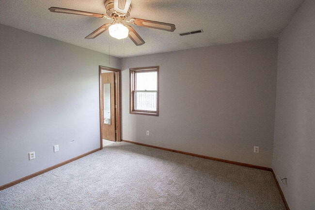 Building Photo - 2011 Bridgewater Dr