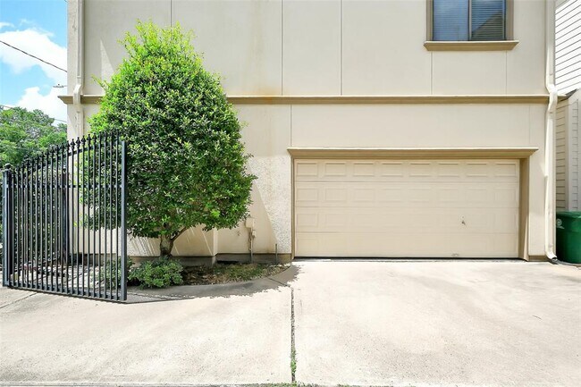 Building Photo - 926 Birdsall St