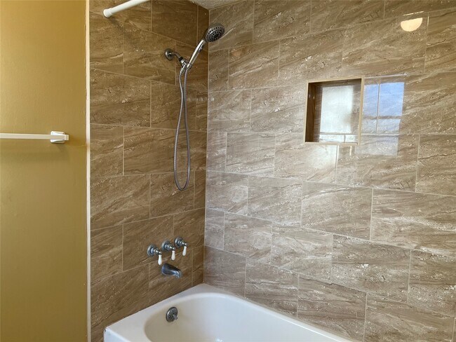 Building Photo - 28801 Holly Hill Dr