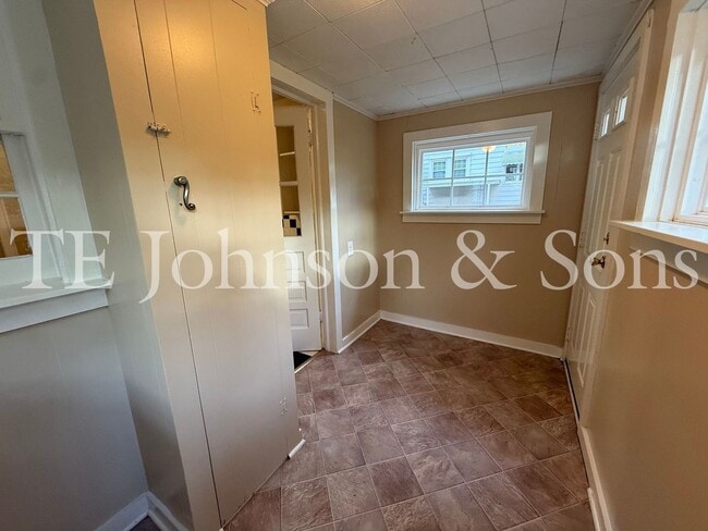 Building Photo - Charming Home with Character and Modern Co...