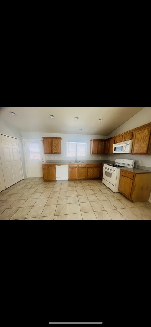 Building Photo - Beautiful Home Coming Soon!