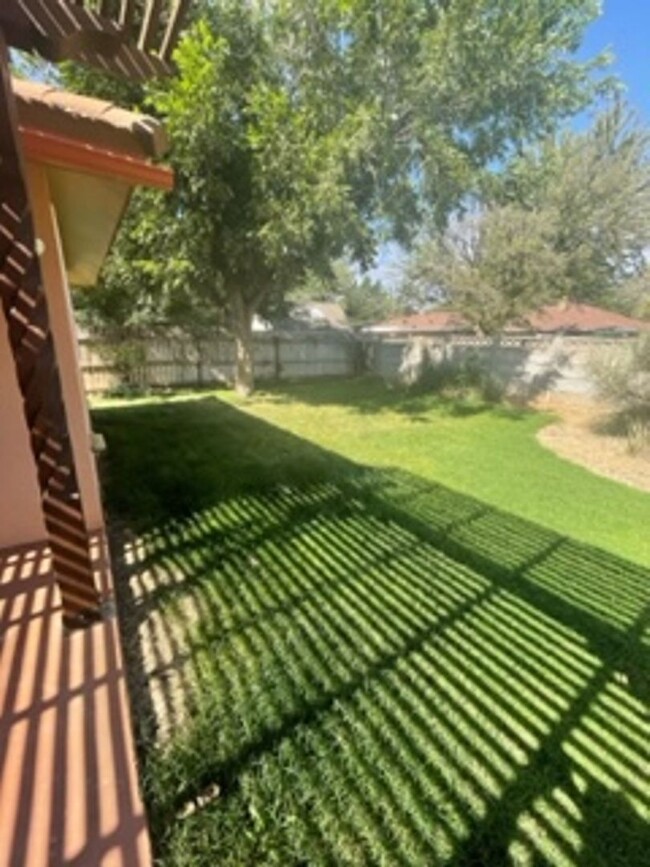 Building Photo - Beautiful 3 Bed Home! Zia School District!