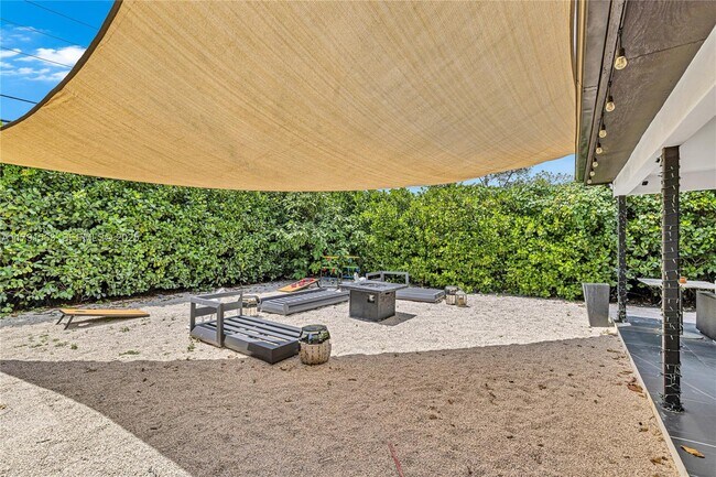 Building Photo - 560 NW 116th Terrace