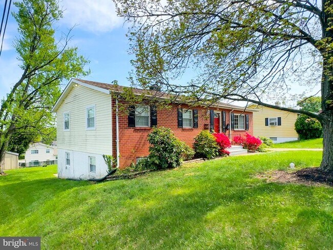 Building Photo - 3217 St Lukes Ln