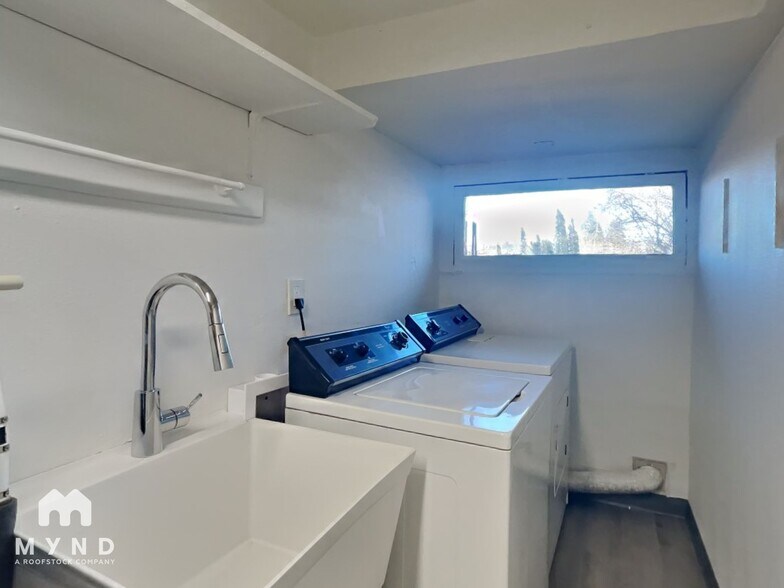 Building Photo - 7203 SE Harmony Dr