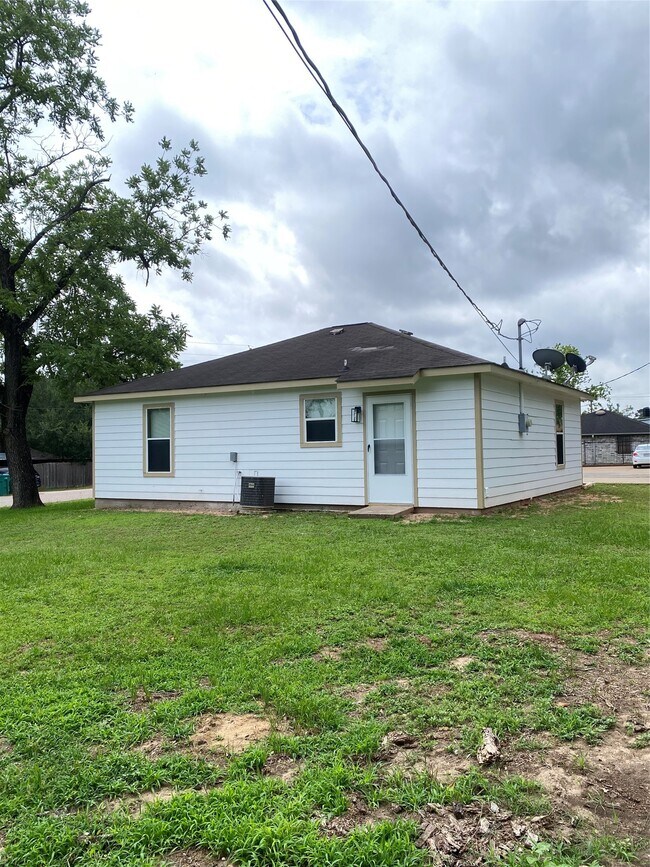 Building Photo - 411 Lindley Dr