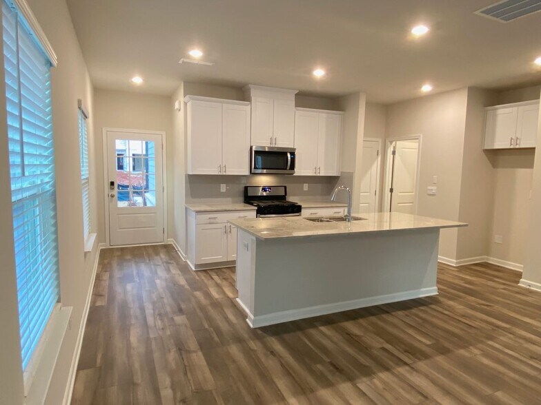 Building Photo - 151 Cedar Ln