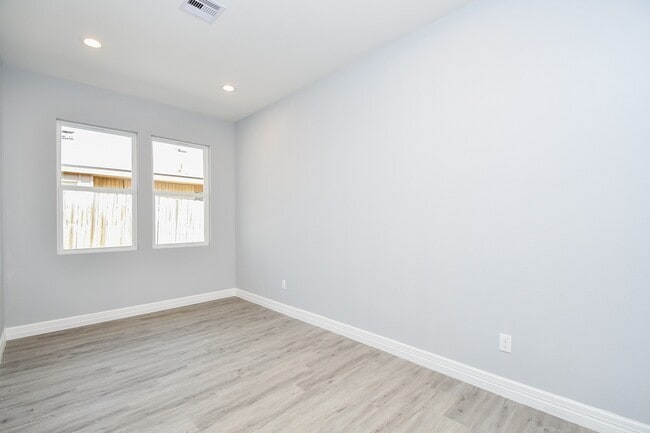 Building Photo - 10322 Rancho Bernardo Ln