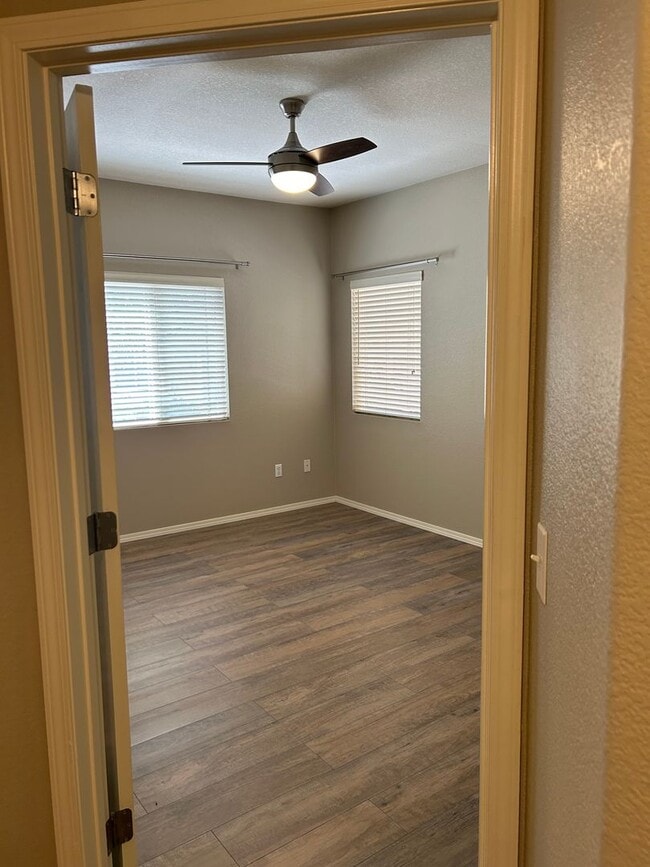 Building Photo - Charming Condo | 2 Bed / 2 Bath | Garage |...