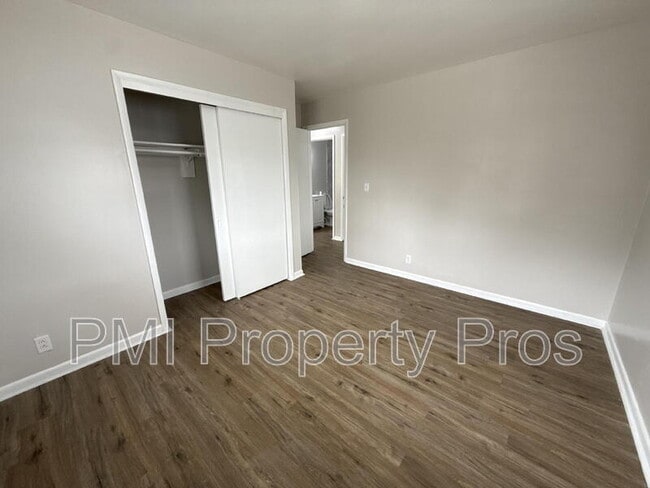 Building Photo - 7701 W Hampton Ave