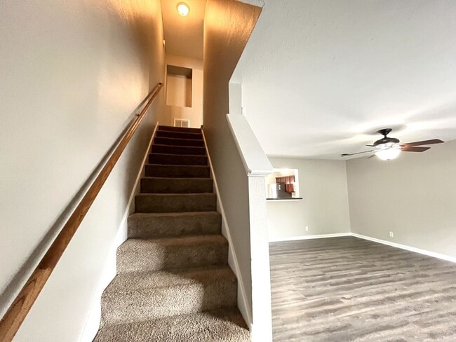 Building Photo - INDIAN PARK END UNIT TOWNHOME!