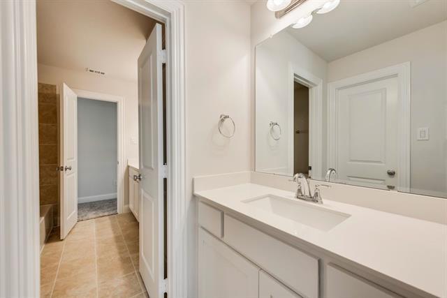 Building Photo - 3430 Ridgecross Dr