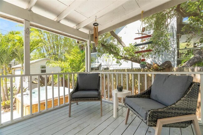 Building Photo - 513 Crystal Beach Ave