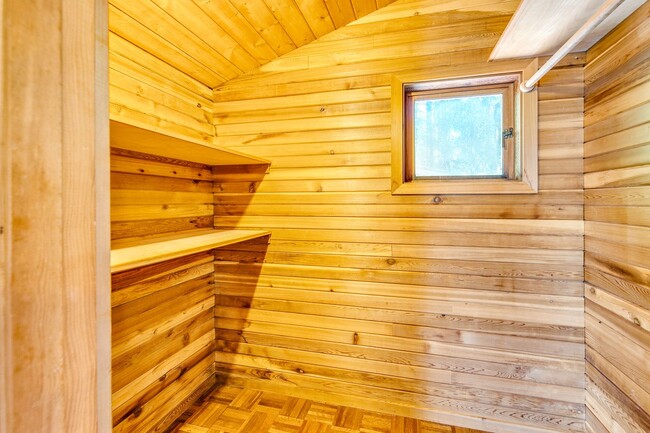 Building Photo - Private 3 Bedroom Home in the Woods