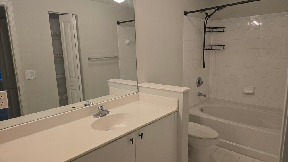 Building Photo - 5800 W Sample Rd