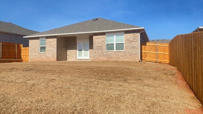Building Photo - 3 Bedroom 2 Bathroom 2 Car Garage Home in Oakdale School District