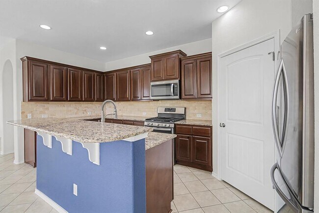Building Photo - 501 Silver Trail