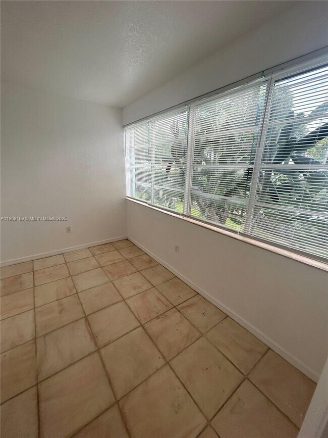 Building Photo - 1945 Calais Dr