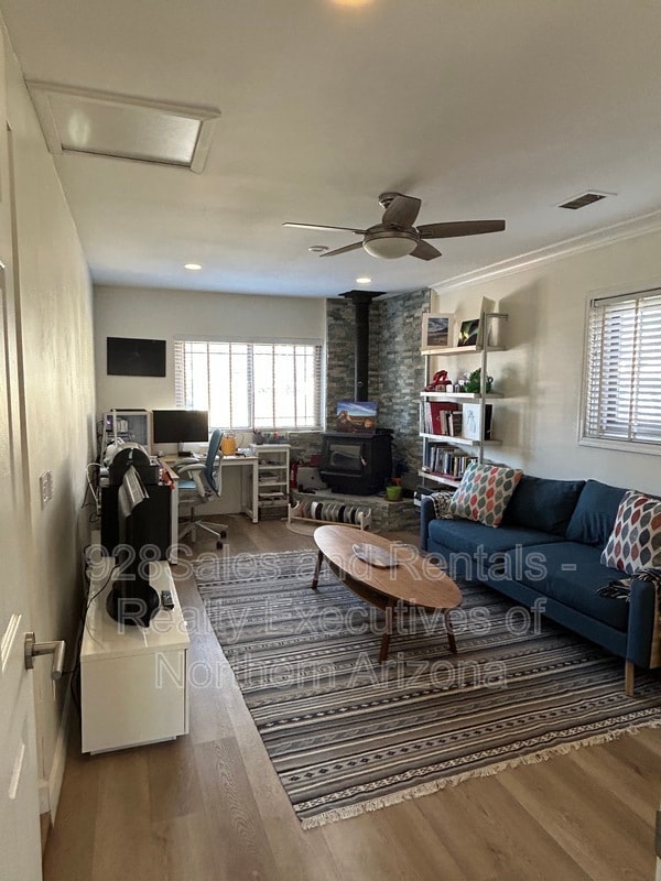 Building Photo - 1928 N Lynn Dr