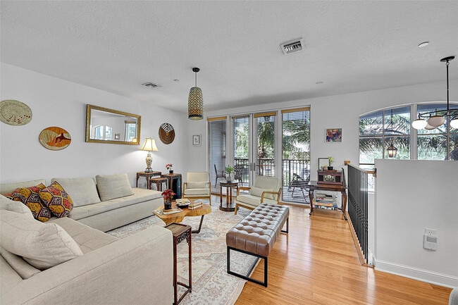 Building Photo - 1614 NE 9th St