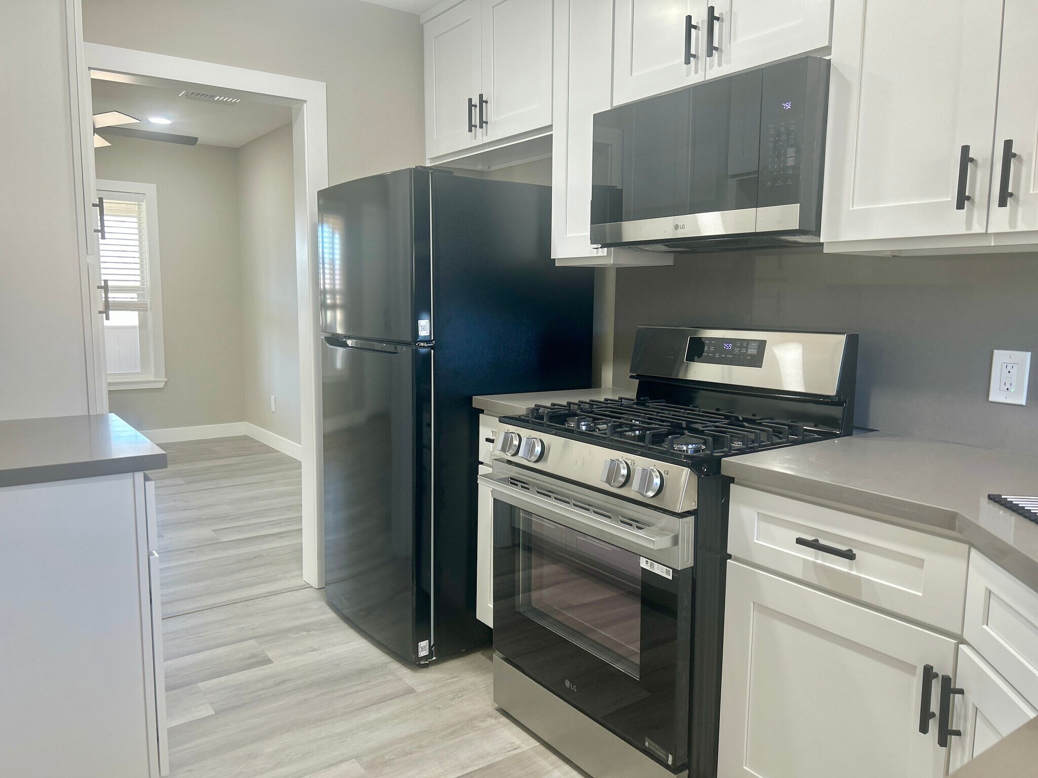 Building Photo - 73876 Sunnyslope Dr