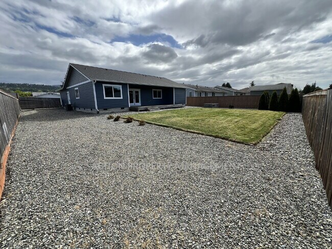 Building Photo - 3 bed 2 bath home in Sequim, close to everything