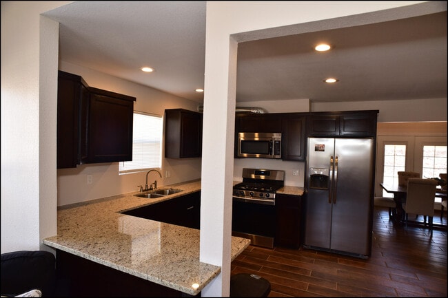 Building Photo - 7229 Canyon Run Dr