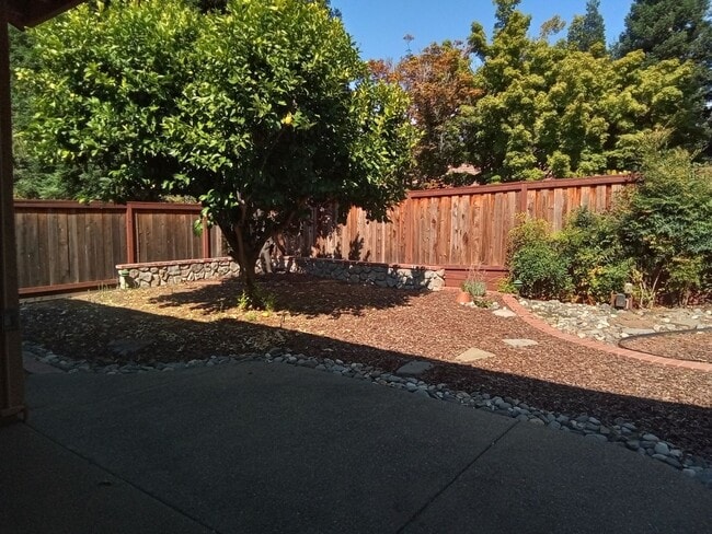 Building Photo - Gated: Single Story Heritage Oaks 3 Bedroom Plus Office/Den 3 Car Garage with lots of built in fo...