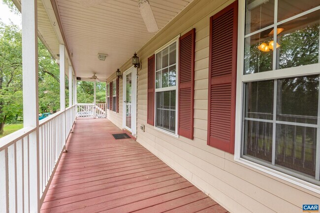 Building Photo - 497 Sunset Dr