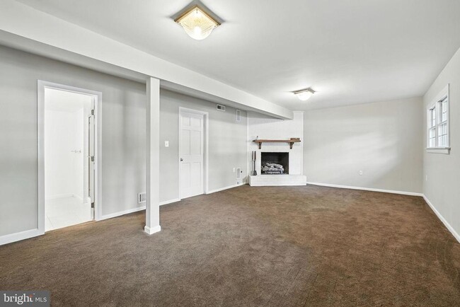 Building Photo - 703 N Naylor St