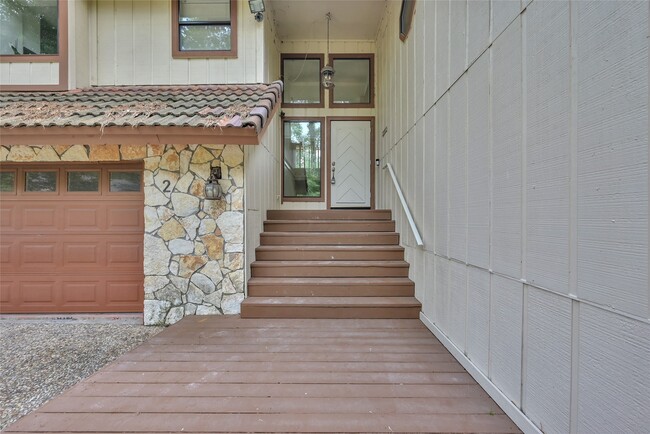 Building Photo - 2 Alladdin Ln