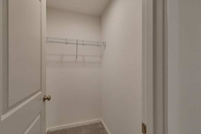 Building Photo - Queen Anne West Townhome with A/C Availabl...