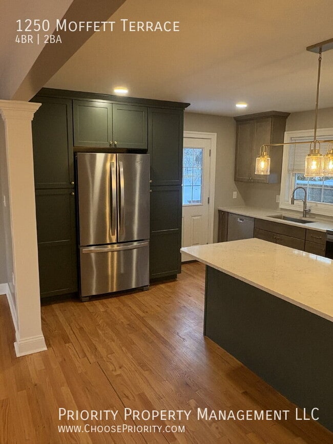 Building Photo - 1250 Moffett Terrace