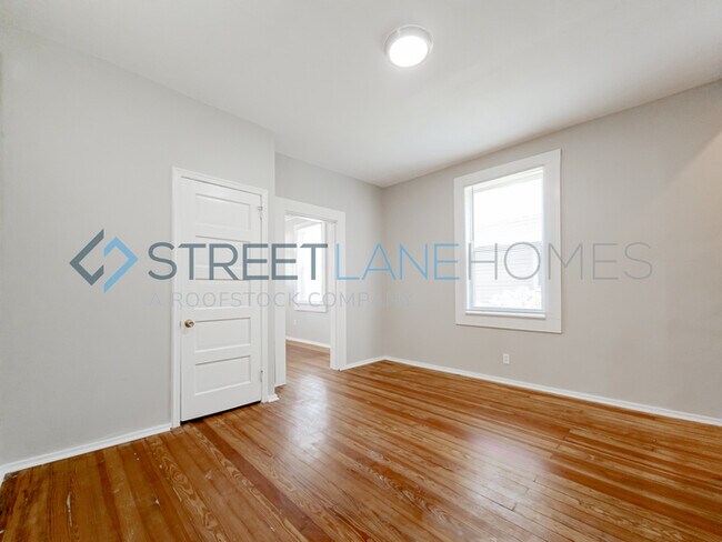 Building Photo - REDUCED!