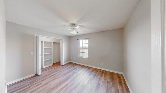 Building Photo - 5005 David Dr