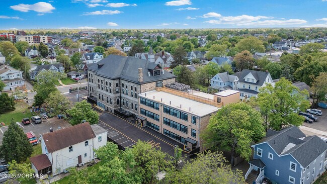 Building Photo - 179 Chelsea Ave